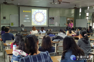 校園天文學家_新民國小_天文知識課程演示。