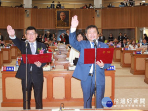  新北市議會議長蔣根煌、副議長陳鴻源25日宣誓就職。（圖／記者黃村杉攝）