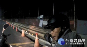 老翁夜半迷途　熱心警引路助返家