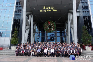 嘉義市第10屆里長就職典禮 黃市長親頒賀匾表達祝賀