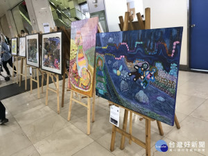 仁愛醫院辦藝術家聯展。林重鎣攝