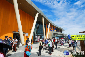 元旦連假逛花博　中市呼籲民眾搭火車或接駁車避免壅塞