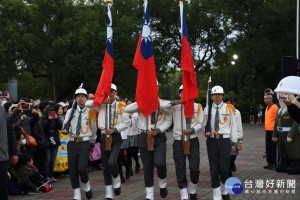 難得見到憲兵隊帥氣的英姿。（縣府提供）