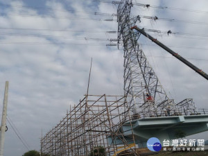 大里瑞城里的高壓電鐵塔。林重鎣攝