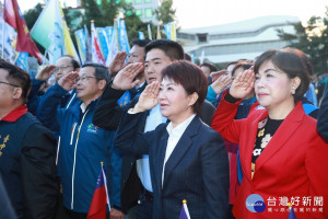 中市元旦升旗　盧秀燕許3願拚經濟、好空氣、好心情