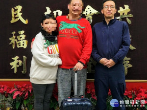 板橋警分局員警經分頭調閱監視器，按圖索驥，順利找到小黃駕駛，終於讓史上最昂貴的遺失物「物歸原主」 。（圖／記者黃村杉攝）