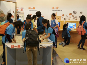 館長陳春蘭推薦小朋友最愛的前三名設施及景點，除讓小孩放電、大人放鬆，還能學習到臺灣人文及考古知識，堪稱最佳親子天堂 。（圖／十三行提供）
