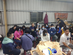 屏警破獲職業賭場　趴地賭徒冷發抖