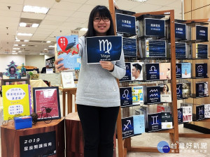 1月11日至13日只要到圖書館借10本書，可以免費參加新年塔羅運勢占卜。（圖／蘆洲集賢分館提供）