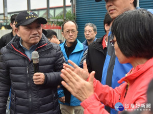 國道1號五股交流道交通壅塞備受詬病，新北市長侯友宜6日前往塞車最嚴重路口新五路與楓江口視察。（圖／記者黃村杉攝）