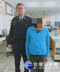 惠來所員警熱心協助路旁腳踏車破胎之騎士，經細心詢問意外查獲該名男子涉嫌偷竊腳踏車，依竊盜罪移送偵辦。（記者陳昭宗拍攝）