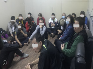  霧峰警分局破大賭場捕廿六人。林重鎣攝