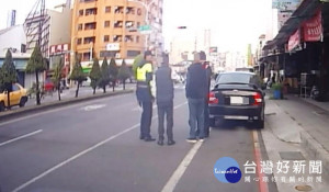 通緝男駕車違規　遇警心虛閃避仍遭逮