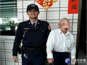 9旬老翁迷失街頭　暖心警協助返家