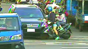 機車「肉包鐵」　北市警呼籲家長勿讓幼童成為肉墊