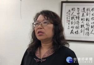 彰化縣政府教育處長陳逸玲表示，教育處對於國中小校長遴選依法行政，並無政治力介入。