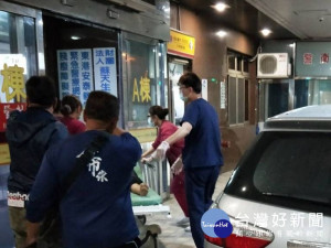 臨盆孕婦羊水破裂　警急開道護送就醫