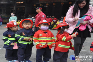 小小消防員萠樣。