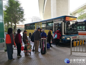 農曆春節假期除夕至初五（108年2月4日至2月9日）調整新北市公車及新巴士路線班次 。（圖／交通局提供）