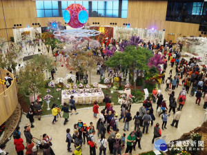 台中花博「花舞館」獲金質獎肯定　展出婚禮及春節佈景