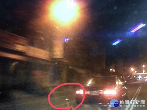 毒蟲拒檢玩命逆向狂飆　警用辣椒水制伏