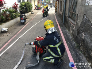 提升防災應變能力　屏東佳冬消防分隊辦狹小巷道搶救演練