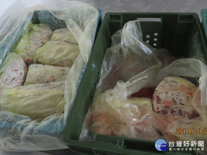 「後埔戰鬥雞」炸雞排店使用逾期生鮮原料製作雞肉等8項產品，衛生局命業者24小時內下架違規產品，並命製造地暫停作業。（圖／衛生局提供）