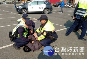 因應重大治安事故，北港分局針對轄內發生重大暴力事件等治安狀況需要，舉辦「快速打擊犯罪部隊」實警狀況演練。