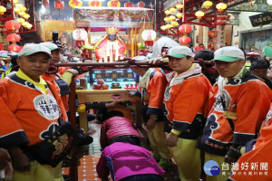 東山碧軒寺迎佛祖返碧雲寺過年。