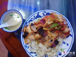 新疆拌麵，攝於珠海。
