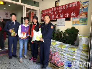 太平警結合地方善心人士共善舉 關懷弱勢送愛心。林重鎣攝