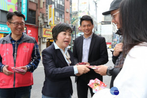 中市公車春節服務不打烊 楊瓊瓔發紅包慰勞