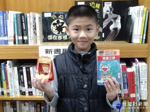 中和分館「借書送發財金」、新店分館送早鳥讀者療癒小物「造型香氛磚」 。（圖／新北市圖提供）