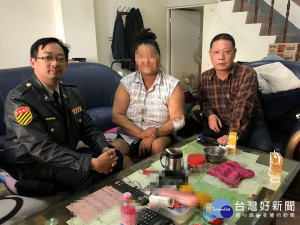 太平交警照顧車禍受害人。林重鎣攝
