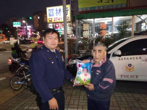 失智長者迷途　警關懷救濟助其返家