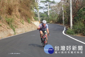 中寮山路平了，吸引單車族挑戰。（圖／記者逄緯喆攝）