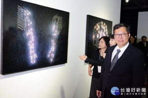 桃園市長鄭文燦出席「宇宙連環圖」當代藝術展開幕記者會時，回應對於政院通過《司法院釋字第748號解釋施行法草案》的看法。