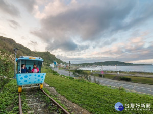 新北發展深澳生態旅遊，深澳鐵道自行車及象鼻岩等地形景觀吸睛。（圖／記者黃村杉攝）