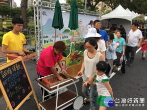 高雄神農市集講求「在地生產、在地銷售」。（圖／記者何沛霖攝）