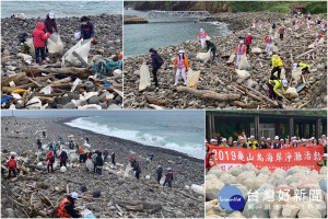 龜山島淨灘清除大量垃圾。（圖／東北角暨宜蘭海岸國家風景區管理處提供）