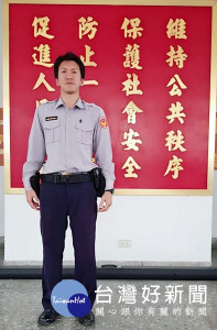 北港警方獲報獨居老翁暫時性失聯，立即趕赴家中關懷，果真發現老翁中風倒地，經緊急送醫挽回寶貴性命。（記者陳昭宗拍攝）