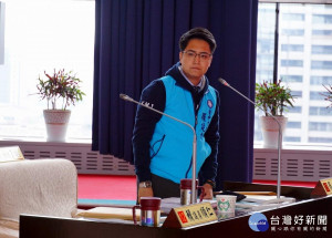羅廷瑋轟「你們這些噁心的大人」。（官達里攝）