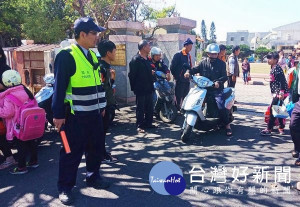 北港警方為維護兒童、少年身心健康成長，配合學校需求強化維護校園安全作為及加強訪視措施，亦建立緊急聯絡窗口，發揮緊急應變能力。