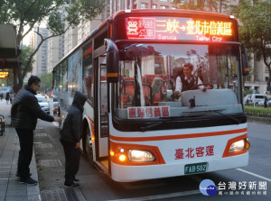 「三峽－臺北市信義區」跳蛙公車3月11日通車，將提供三峽區學成路、學勤路等地區民眾通勤、通學新選擇 。（圖／交通局提供）