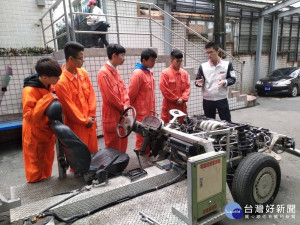 就導班第一屆、已在本田公司工作4年的學長回學校和學弟們經驗分享。
