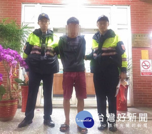 北港警分局安居反毒友善通報網發揮功效，巡警透過通報攔查可疑男子，起獲二級毒品安非他命，全案依法移送。（記者陳昭宗拍攝）