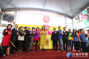 新北市政府經發局9日於板橋府中商圈封街舉辦新北女人生活節 。（圖／記者黃村杉攝）