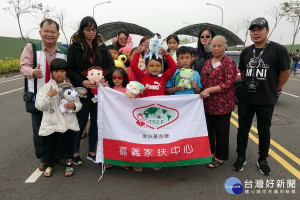 Taiwan MINI庫柏車全國大會師抵嘉 市長黃敏惠感謝車友散播愛心公益