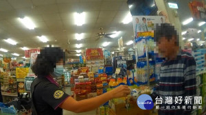 民眾機車鑰匙未拔　幸遇警眼尖即時發現送回