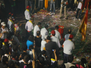 
大甲鎮瀾宮媽祖九天八夜遶境進香活動，必會燃放三門「起馬炮」，接受媽祖庇佑而心想事成，今年會邀請那位政界人士燃放？各界猜測紛紛。（記者陳榮昌攝）